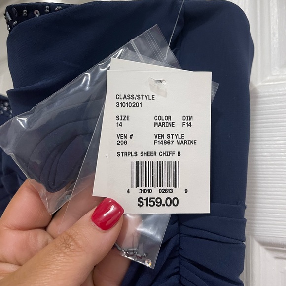 David’s bridal dress - Picture 3 of 6